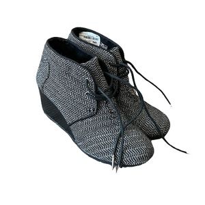 TOMS WEDGE BOOTIES